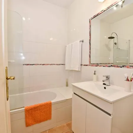 Beautiful Air Conditioned One Bedroom Apartment Appartement *